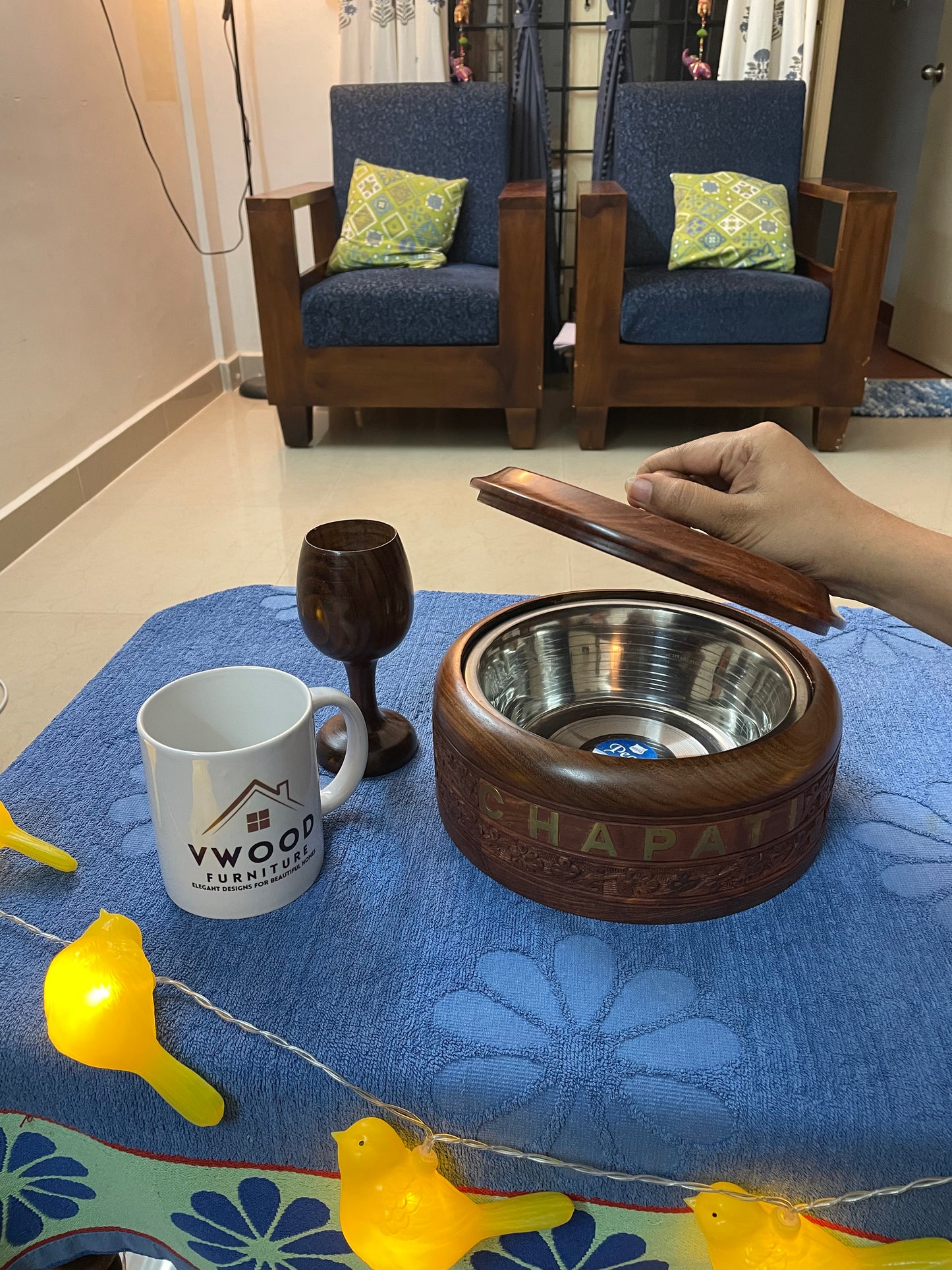 Carving Top Chapati Box