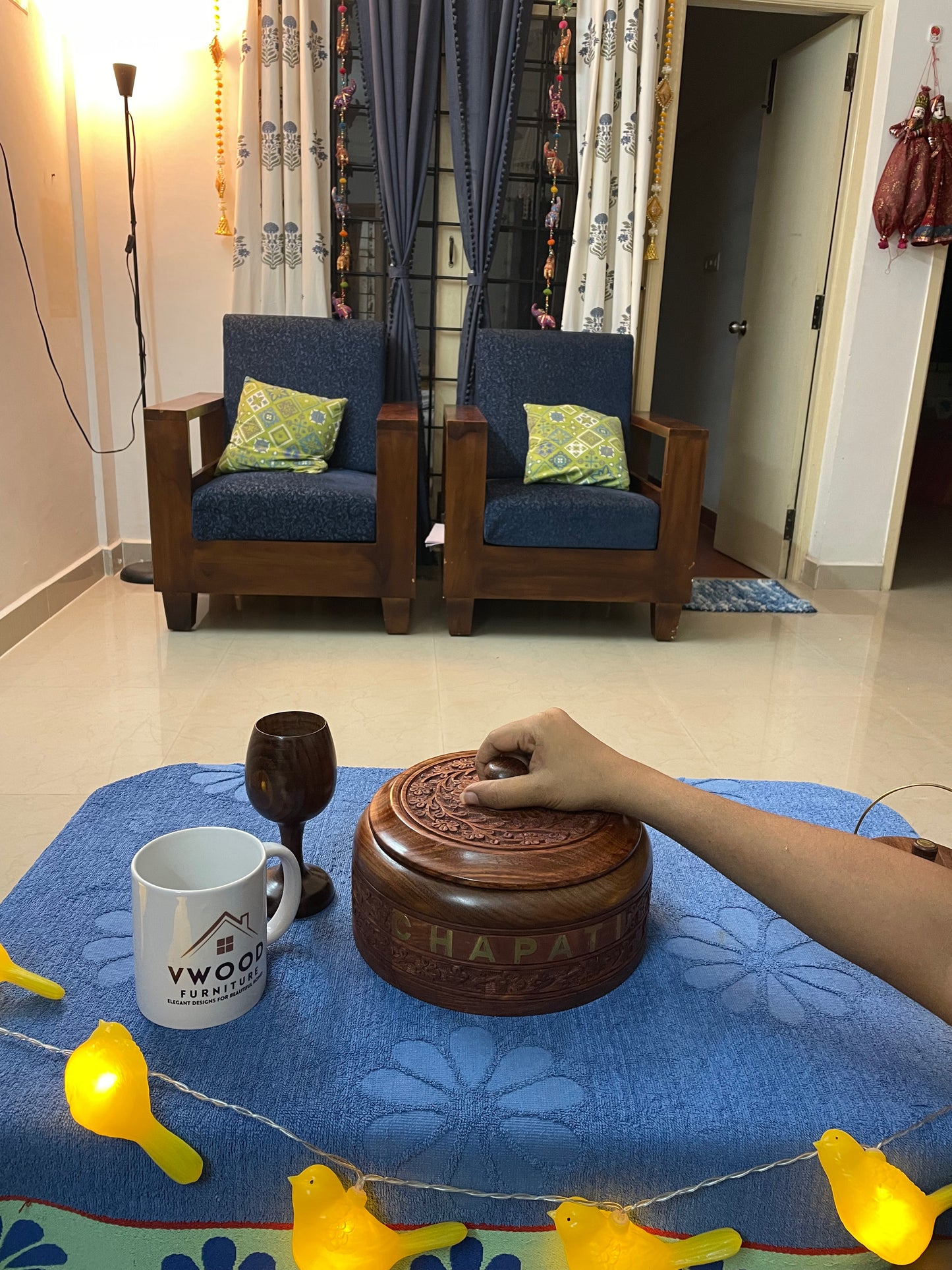 Carving Top Chapati Box