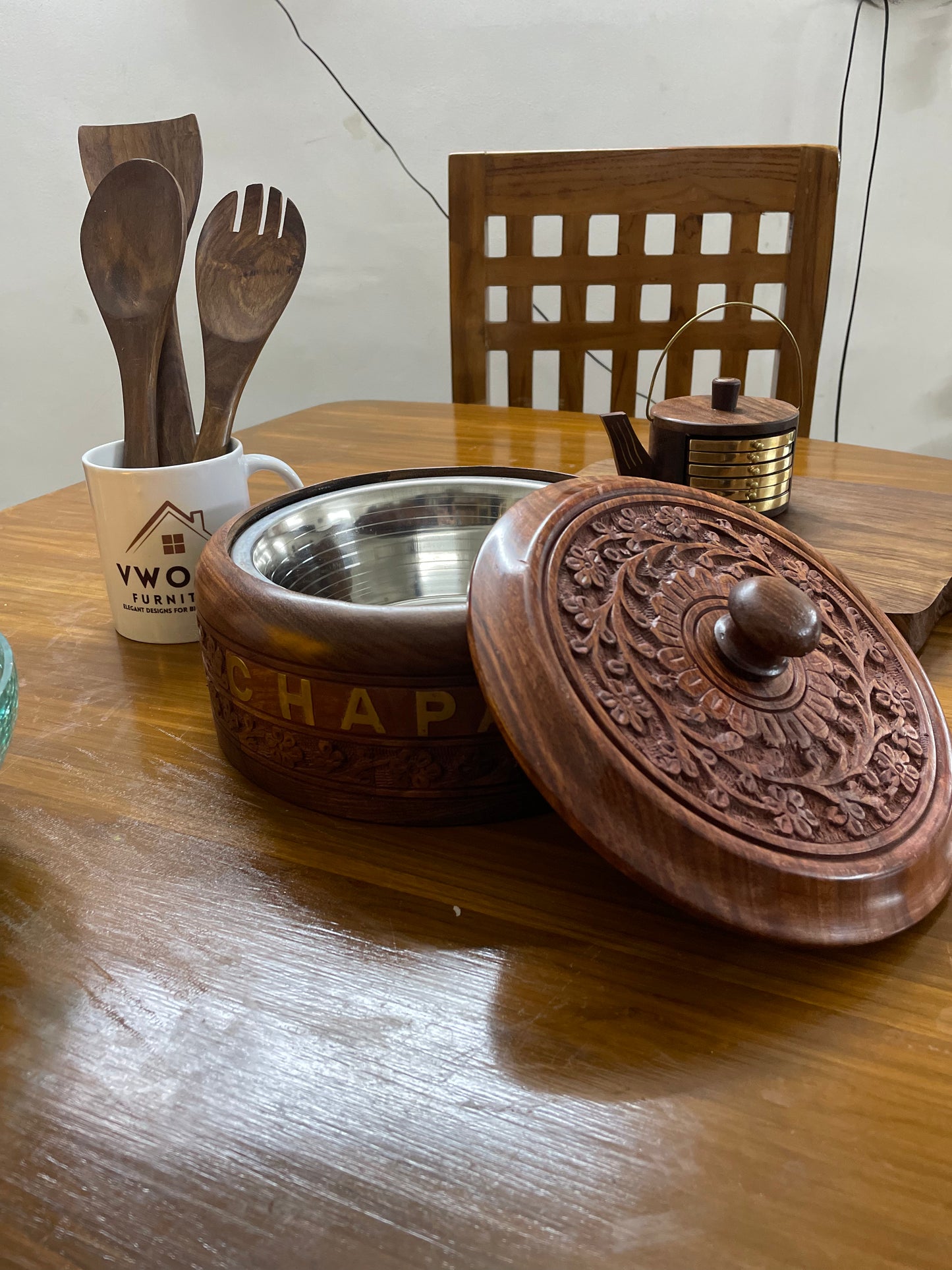 Carving Top Chapati Box